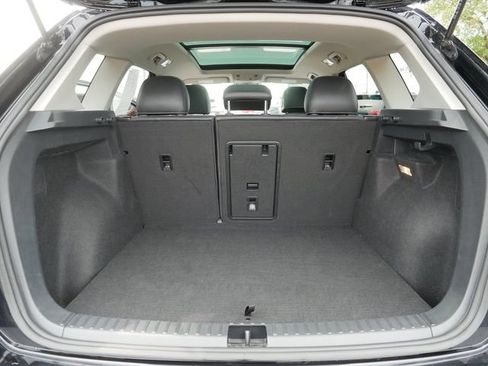 Certified 2023 Volkswagen Taos SE w/ Panoramic Sunroof Package AWD/4WD image 18