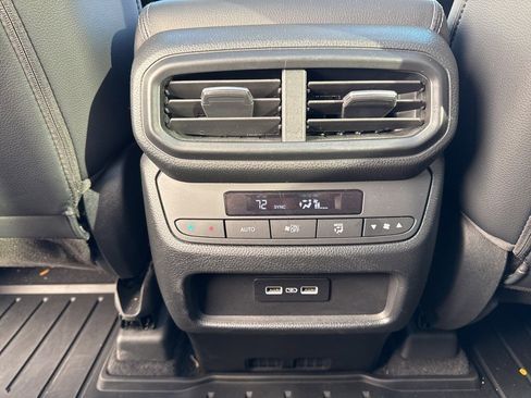 Certified 2023 Honda Pilot Touring image 12