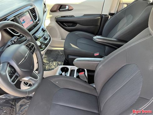 Used 2023 Chrysler Voyager LX FWD image 20
