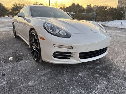 Used 2015 Porsche Panamera 4S image 9