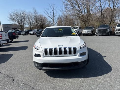 Used 2017 Jeep Cherokee Sport image 2