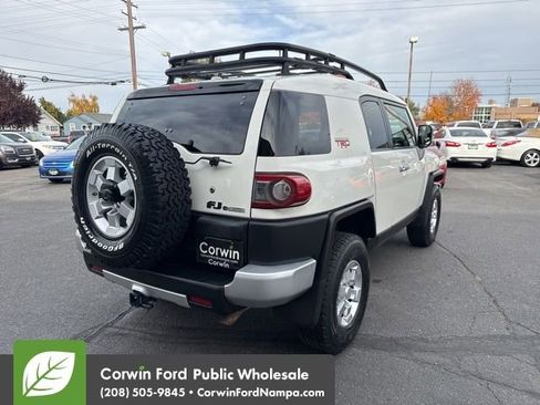 Used 2012 Toyota FJ Cruiser 4WD image 5