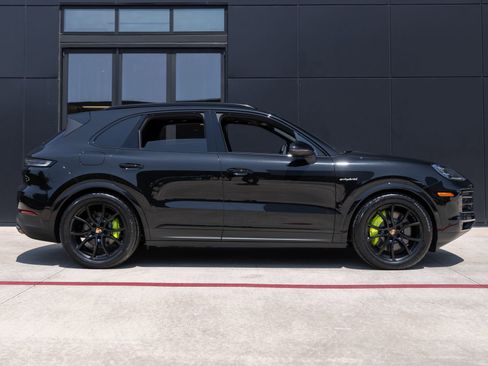 Certified 2025 Porsche Cayenne E-Hybrid AWD/4WD image 12
