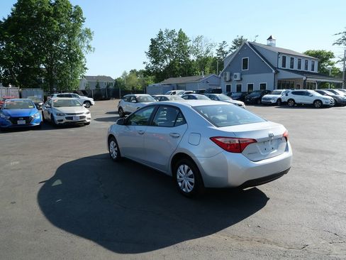 Used 2017 Toyota Corolla L w/ Carpet Mat Package (TMS) FWD image 5