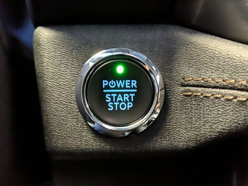 Used 2022 Ford F150 Lightning Lariat image 25