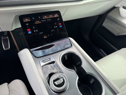 New 2026 Cadillac Vistiq Luxury AWD/4WD image 25