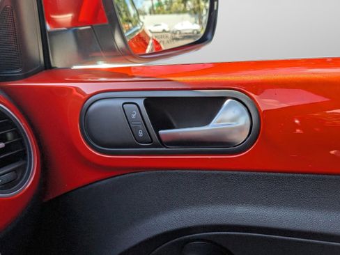 Used 2019 Volkswagen Beetle 2.0T S image 38