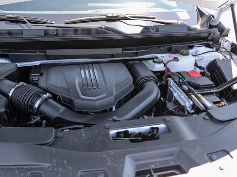 New 2026 Chevrolet Traverse LT w/ LPO, Floor Liner Package FWD image 26