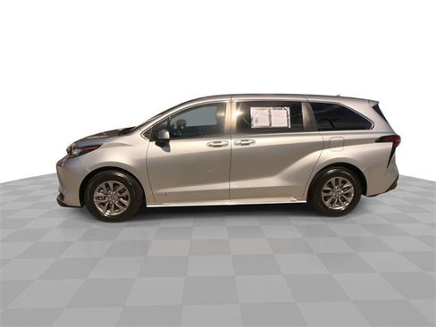 Used 2021 Toyota Sienna LE image 8