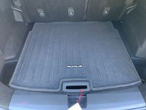 Used 2025 Nissan Rogue SV FWD image 28
