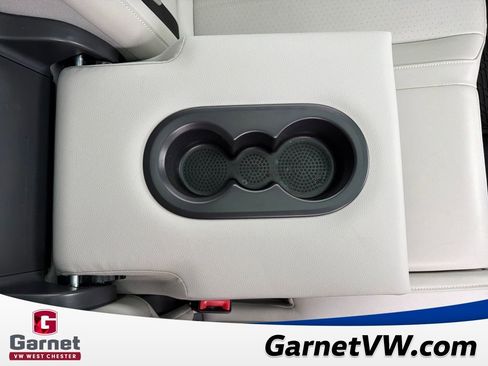 Used 2023 Volkswagen Tiguan SE w/ Panoramic Sunroof Package image 35