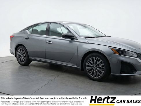 Used 2025 Nissan Altima 2.5 SV FWD image 1