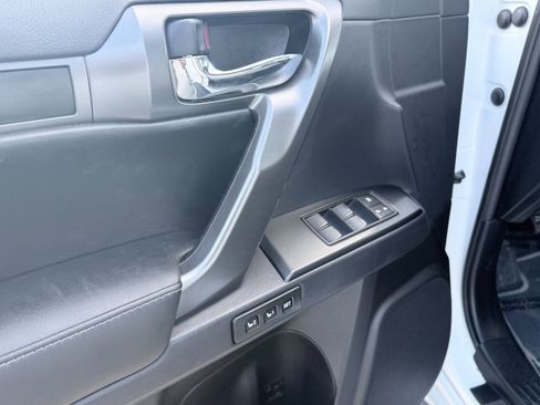 Used 2023 Lexus GX 460 Premium image 32