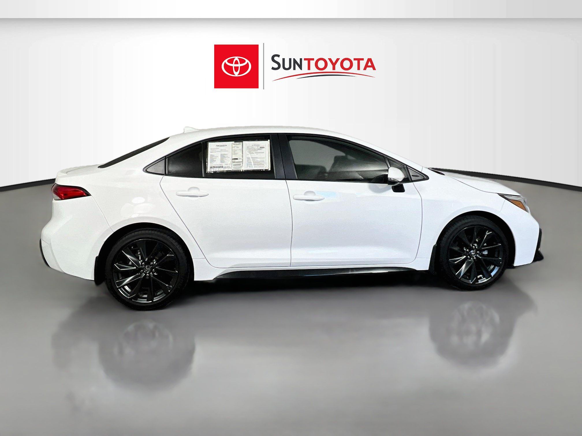 Used 2024 Toyota Corolla SE FWD image 2