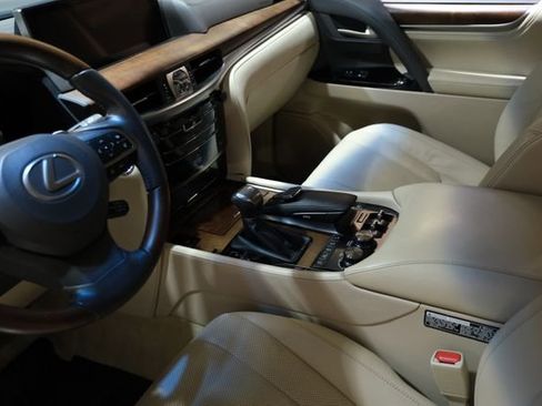 Used 2018 Lexus LX 570 4WD w/ Luxury Package image 30