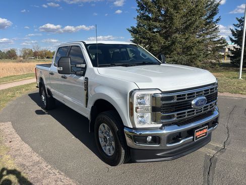 Used 2024 Ford F250 XLT w/ FX4 Off-Road Package AWD/4WD image 3