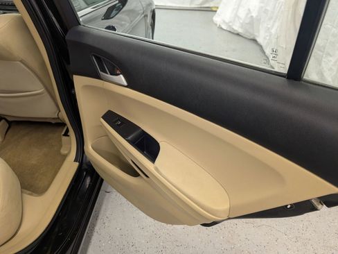 Used 2011 Honda Accord LX-P image 26