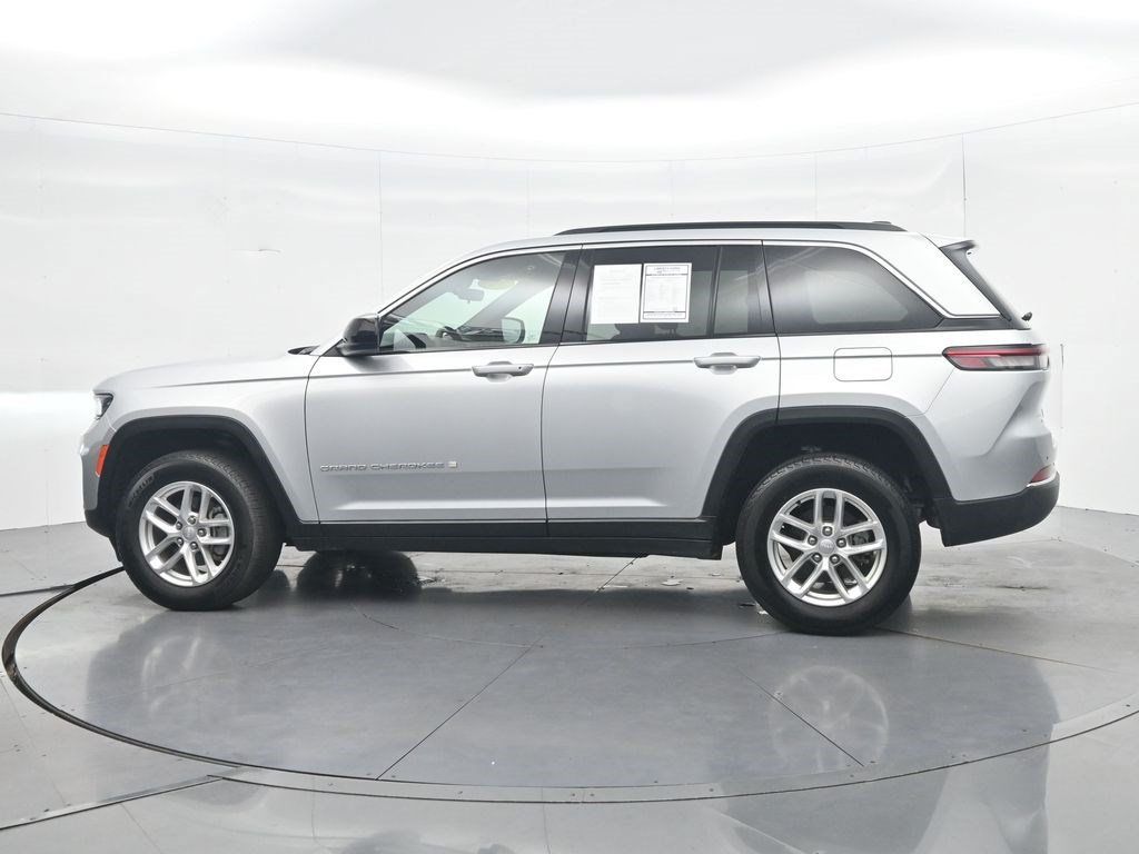 Used 2025 Jeep Grand Cherokee Laredo X AWD/4WD image 8