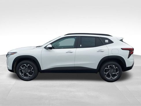 New 2026 Chevrolet Trax LT w/ Driver Confidence Package FWD image 2