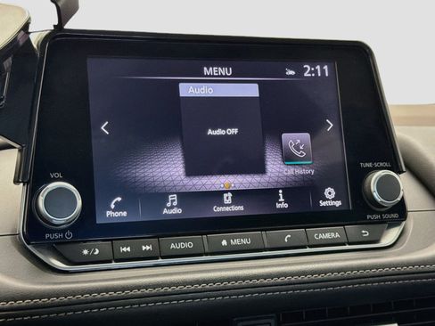Used 2023 Nissan Rogue SV FWD image 9