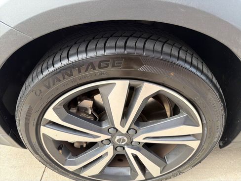 Used 2025 Volvo V60 B5 Cross Country Plus image 8