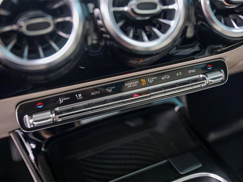 Used 2022 Mercedes-Benz CLA 250 image 22