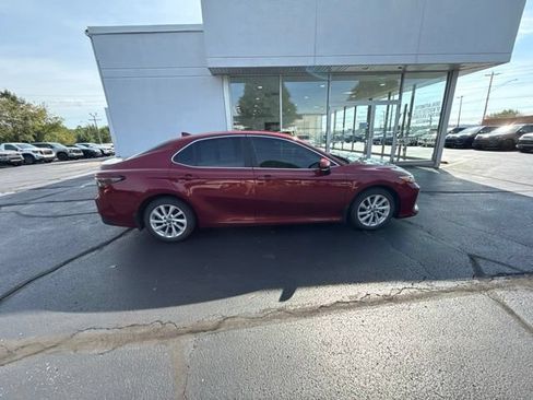 Used 2022 Toyota Camry LE w/ Convenience Package FWD image 9