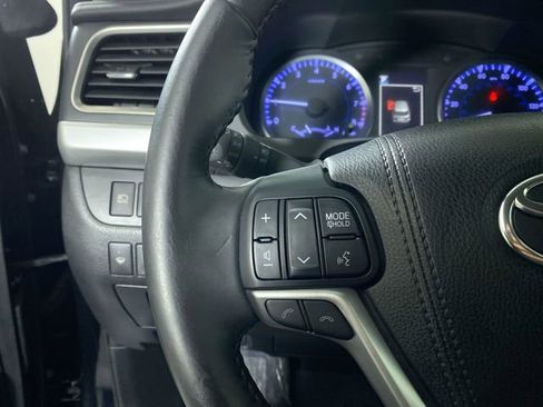 Used 2018 Toyota Highlander LE image 11