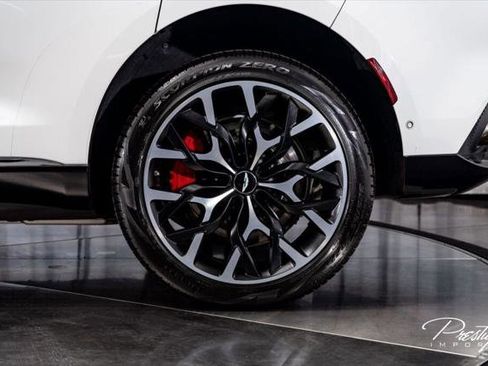 Used 2021 Aston Martin DBX AWD/4WD image 13