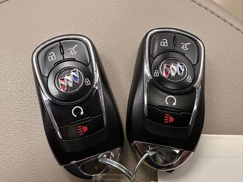 Used 2020 Buick Enclave Premium w/ Sun and Sites Package image 30