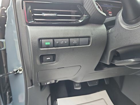 Used 2025 Nissan Sentra SR image 17