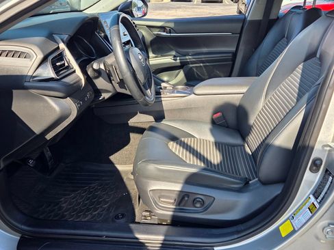 Used 2022 Toyota Camry SE w/ Convenience Package FWD image 5