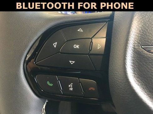 Certified 2025 Chrysler Pacifica Limited image 18