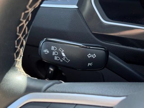 Used 2024 Volkswagen Tiguan SE AWD/4WD image 27