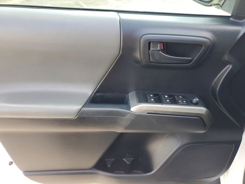 Used 2020 Toyota Tacoma SR5 image 18