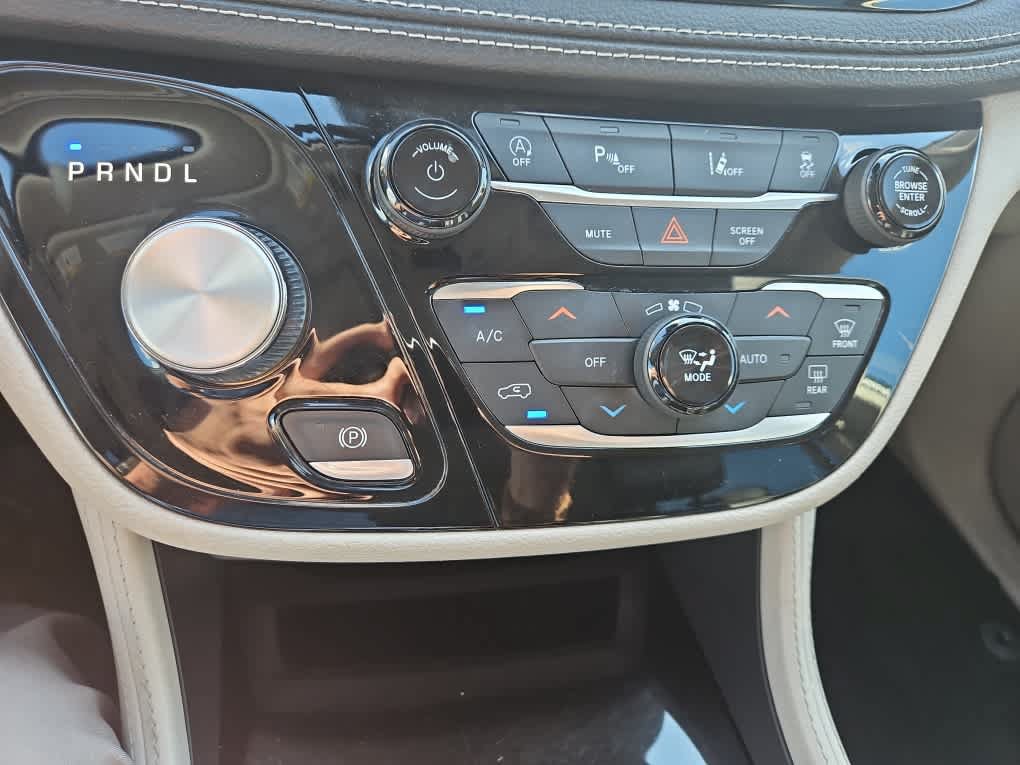 Used 2023 Chrysler Pacifica Limited FWD image 18