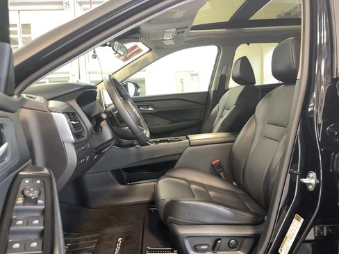 Used 2024 Nissan Rogue SV w/ SV Premium Package image 6