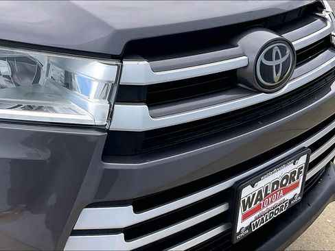 Used 2018 Toyota Highlander XLE AWD/4WD image 36