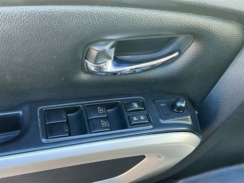 Used 2021 Nissan Titan SV w/ SV Convenience Package image 18