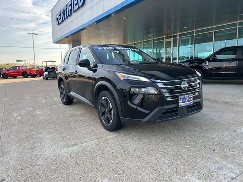 Used 2025 Nissan Rogue SV AWD/4WD image 3