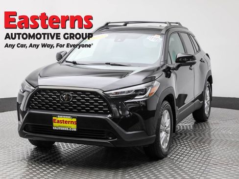 Used 2022 Toyota Corolla Cross LE image 1