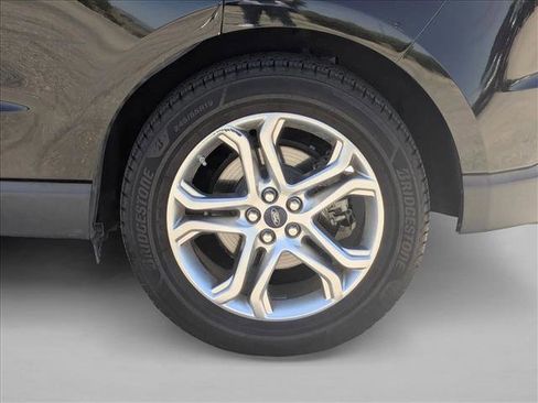 Used 2018 Ford Edge Titanium FWD image 24