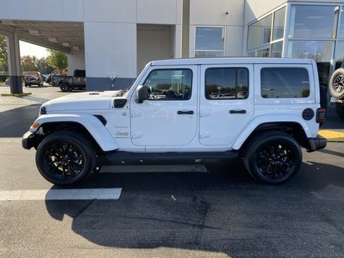 Used 2023 Jeep Wrangler Unlimited Sahara w/ Cold Weather Group image 5