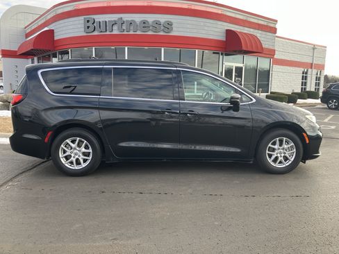 Used 2022 Chrysler Pacifica Touring-L image 24