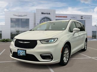 Used 2021 Chrysler Pacifica Touring-L FWD video 4