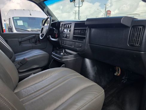 Used 2018 Chevrolet Express 3500 w/ Power Convenience Package RWD image 10
