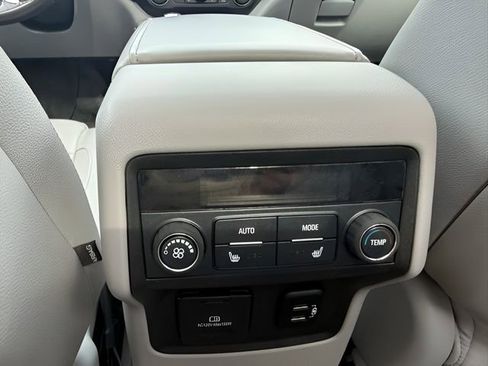Used 2017 GMC Acadia SLT w/ LPO, Floor Liner Package AWD/4WD image 13