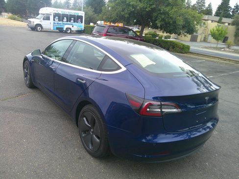 Used 2018 Tesla Model 3 Long Range RWD image 5