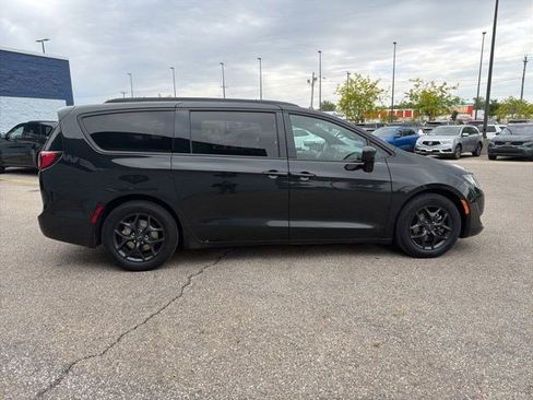 Used 2019 Chrysler Pacifica Touring-L Plus w/ Advanced Safetytec Group FWD image 6