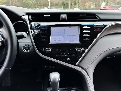 Used 2018 Toyota Camry XSE image 19
